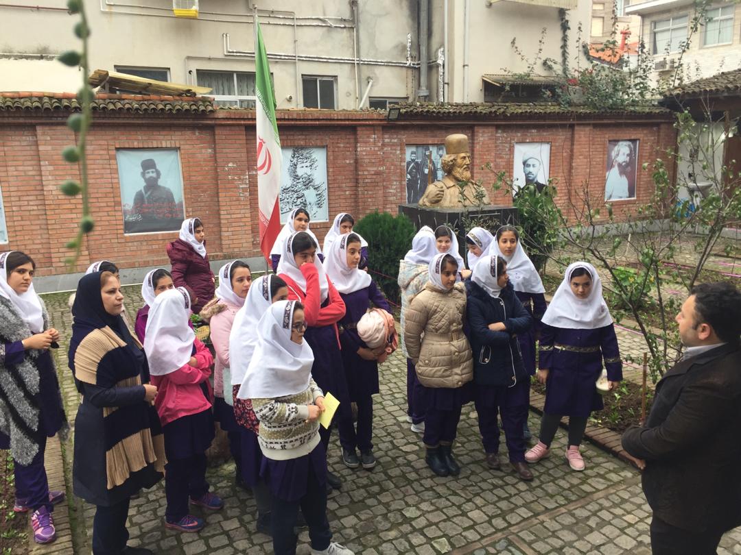 بازدید دختران گل ششم از خانه میرزاکوچک خان جنگلی
